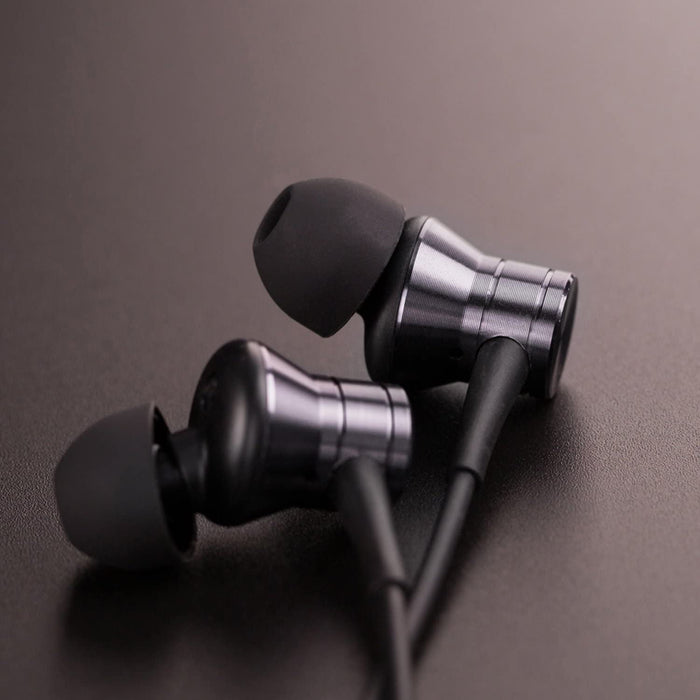 سماعات الأذن بسلك 1More E1009 Piston Fit - اللون: أسود